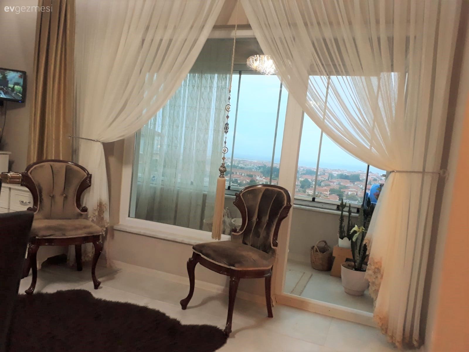 Bu Sakarya Evinde Yeni Mobilya Almak Out, Eskileri Elden Geçirmek In!