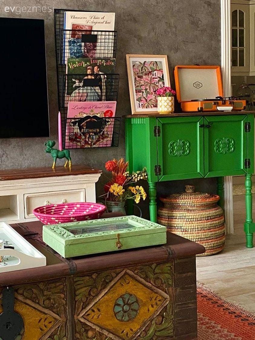 Bu Rengarenk Dekordaki Her Parça Orijinallik Testinden Geçmiş Gibi!