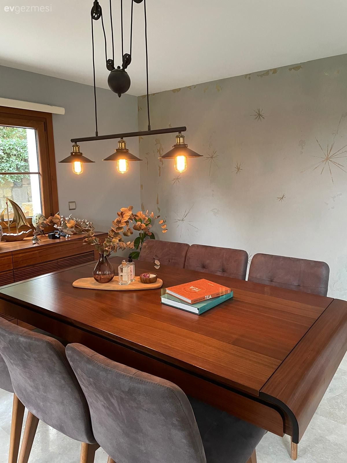 Zamansızlık Hissi Veren Bu Evde Az ve Çok Ortak Paydada Buluşmuş!