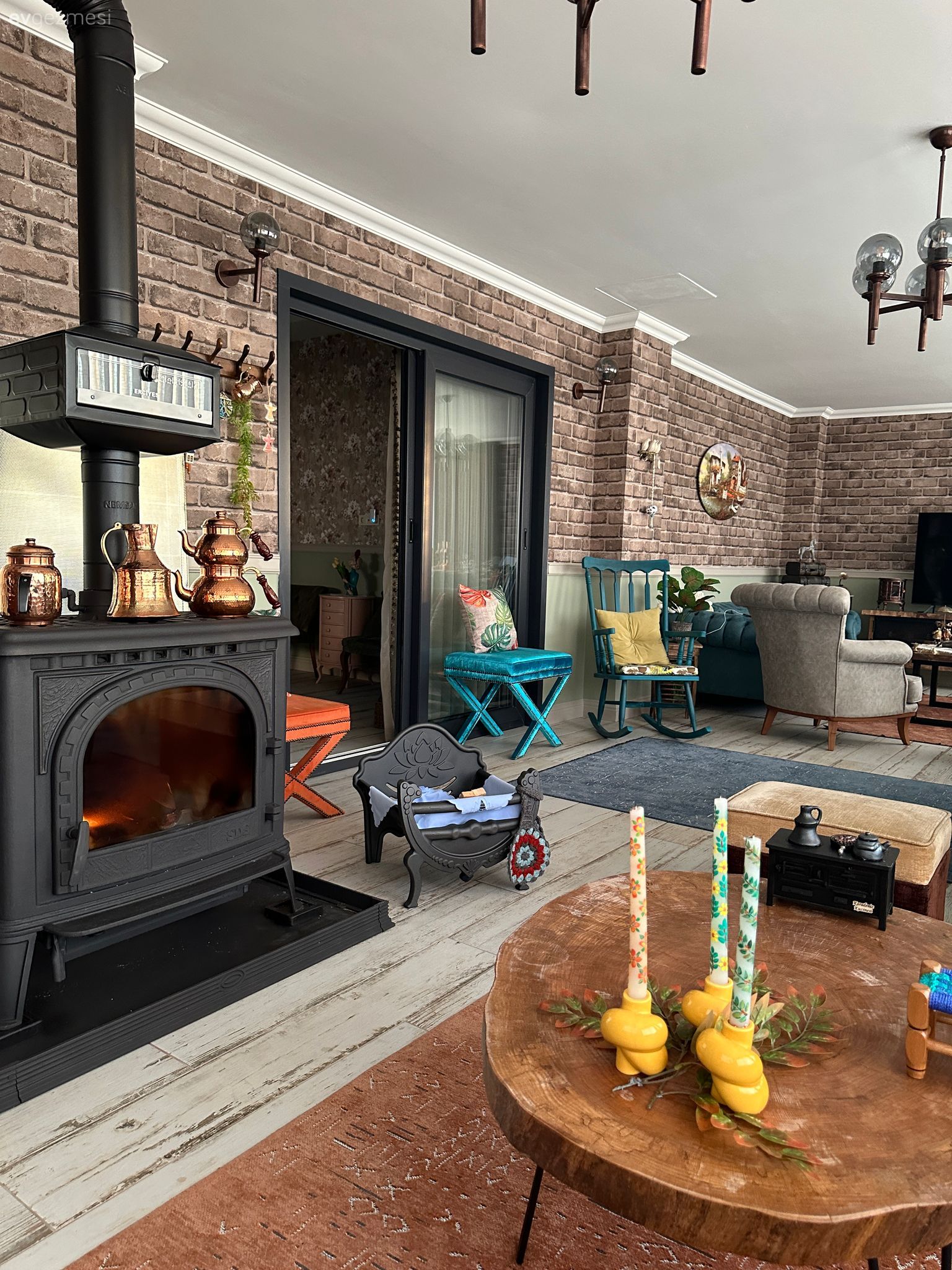 Trabzon'daki Bu Köy Evi Desen ve Renkleriyle Pek Şenlikli