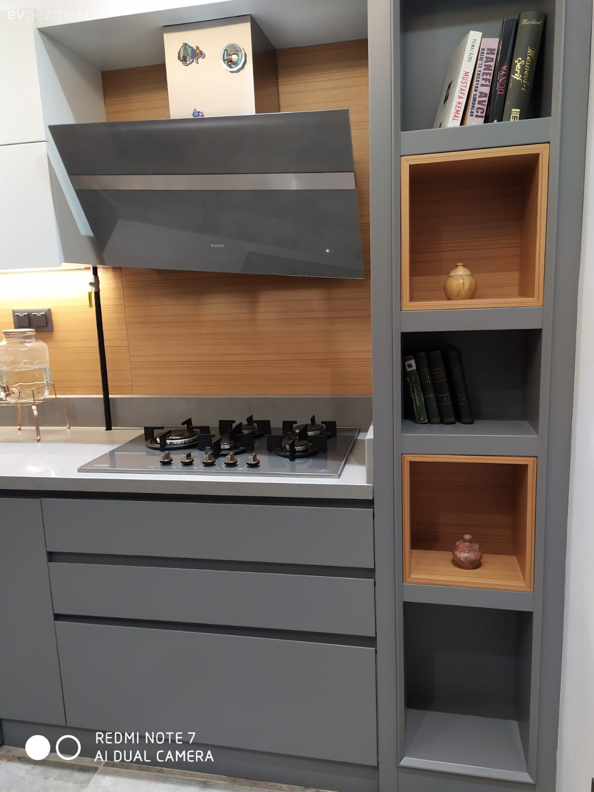 Mutfak, Modern mutfak, Kulpsuz mutfak dolabı, Gri, Antrasit  , Beyaz, Kahverengi, Mutfak tezgahı, Mutfak tezgah arası, Led aydınlatma, Aydınlatma