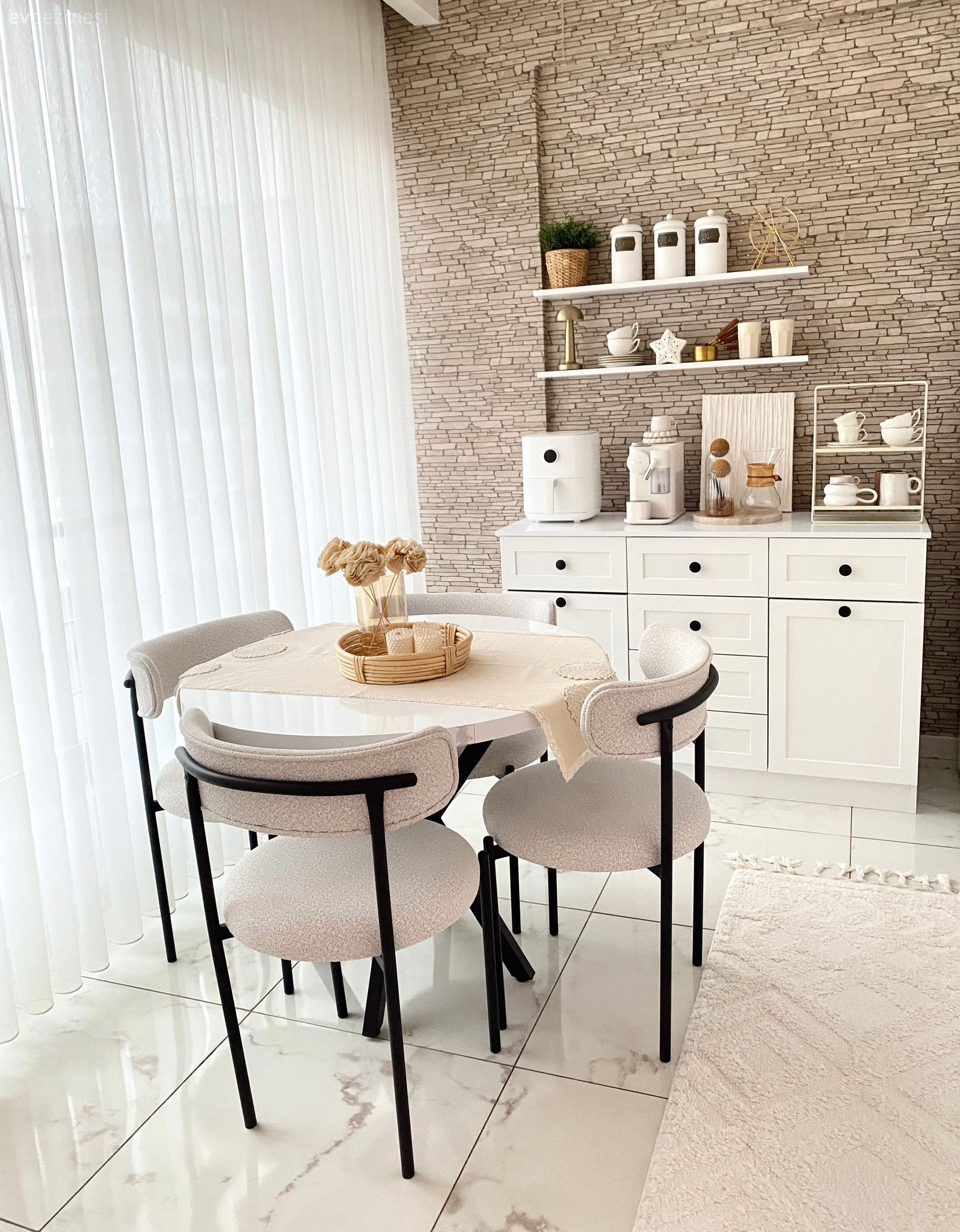 Abartıdan Uzak Kalan Bu Evde Samimiyet Önemli