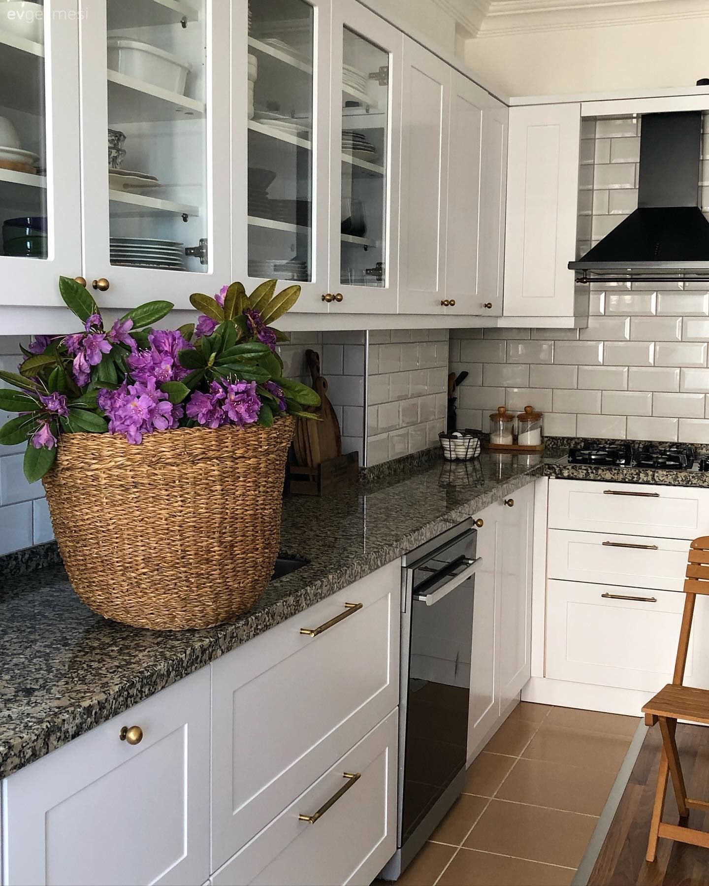 Dolap Kapaklarıyla Birlikte Mutfağın Karakteri de Değişmiş!