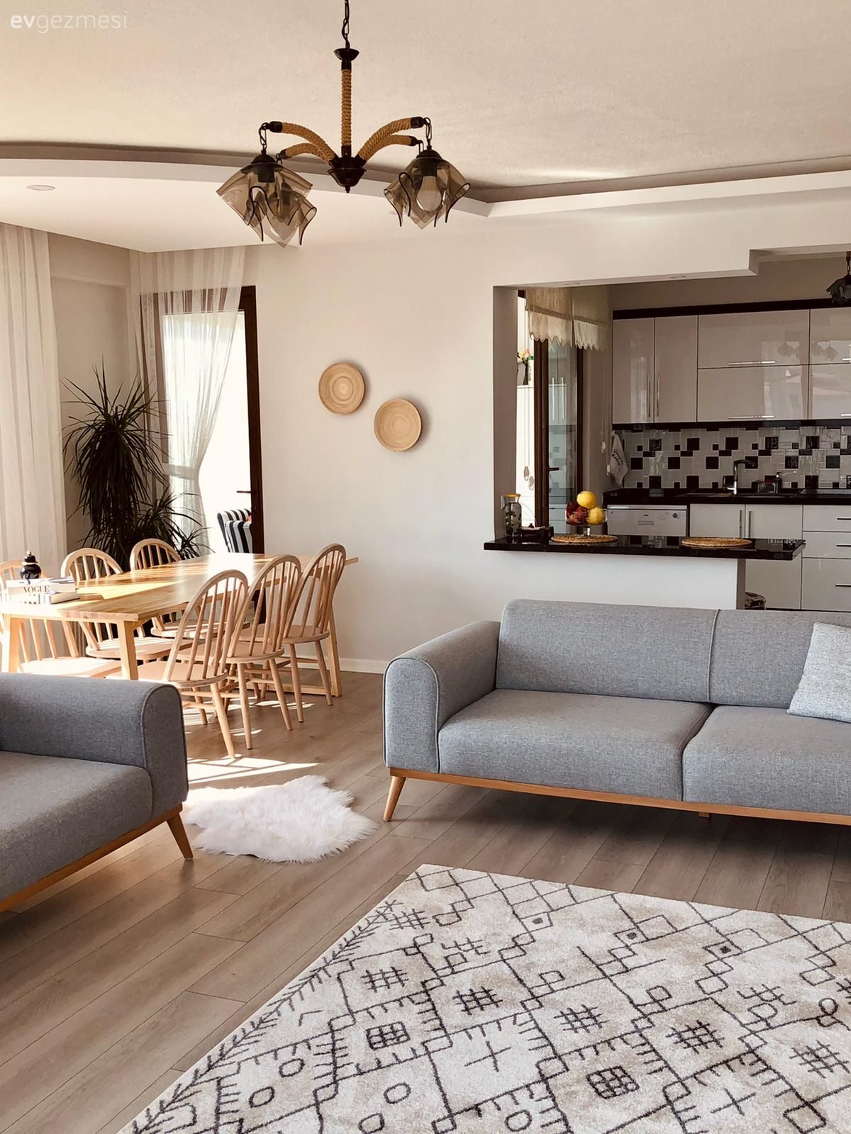 Bu Ordu Evi Yeni Suretinde Sadeliğe Göz Kırpmış!