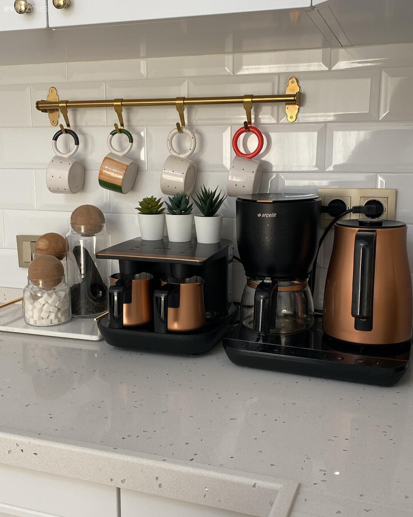 Öncesi&Sonrası: Bu Mutfağın Yeni Haline Beyaz Damga Vurmuş