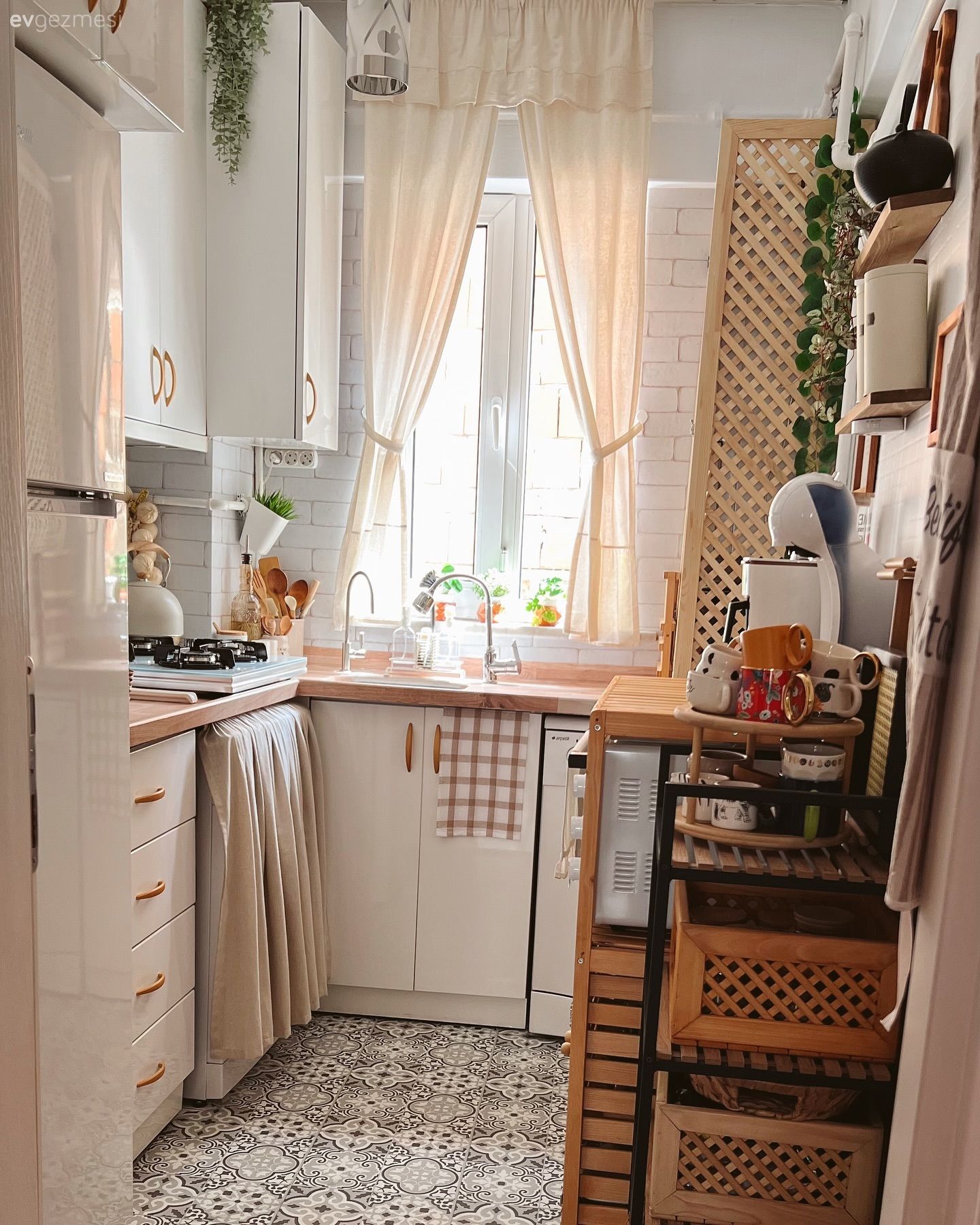 Küçük Salonu Ferahlatmak İçin Doğru Hamleler Yapılan İstanbul Evi!