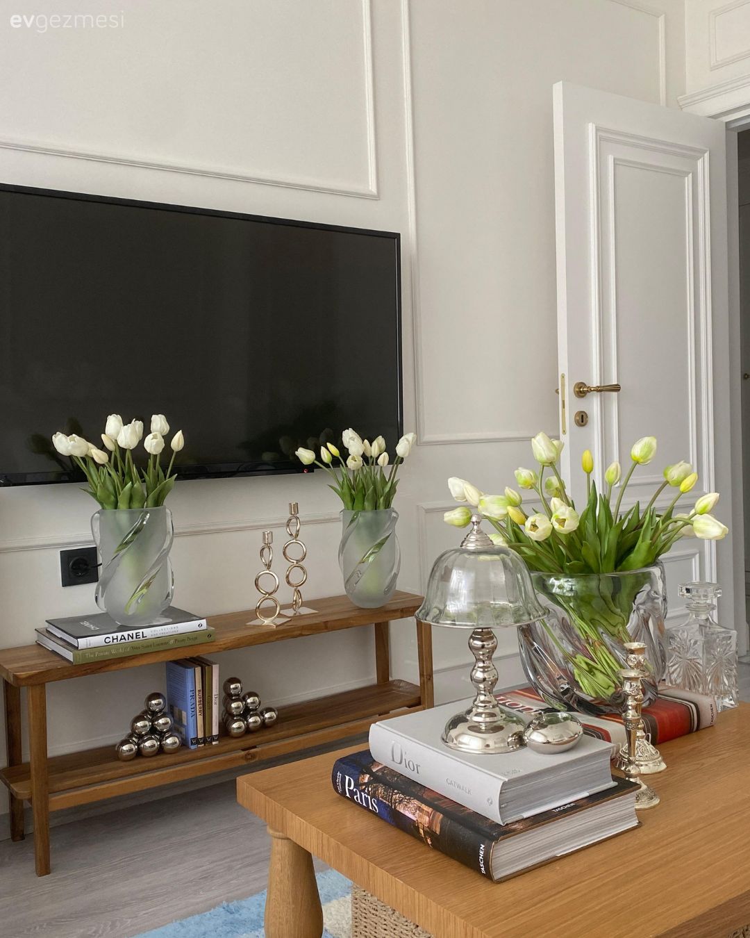 Duvar çıtalama, Tv ünitesi, Tv ünitesi aksesuarları, Ev Aksesuar, Orta sehpa, Sehpa, Ahşap Mobilya, Vazo, Çiçekler
