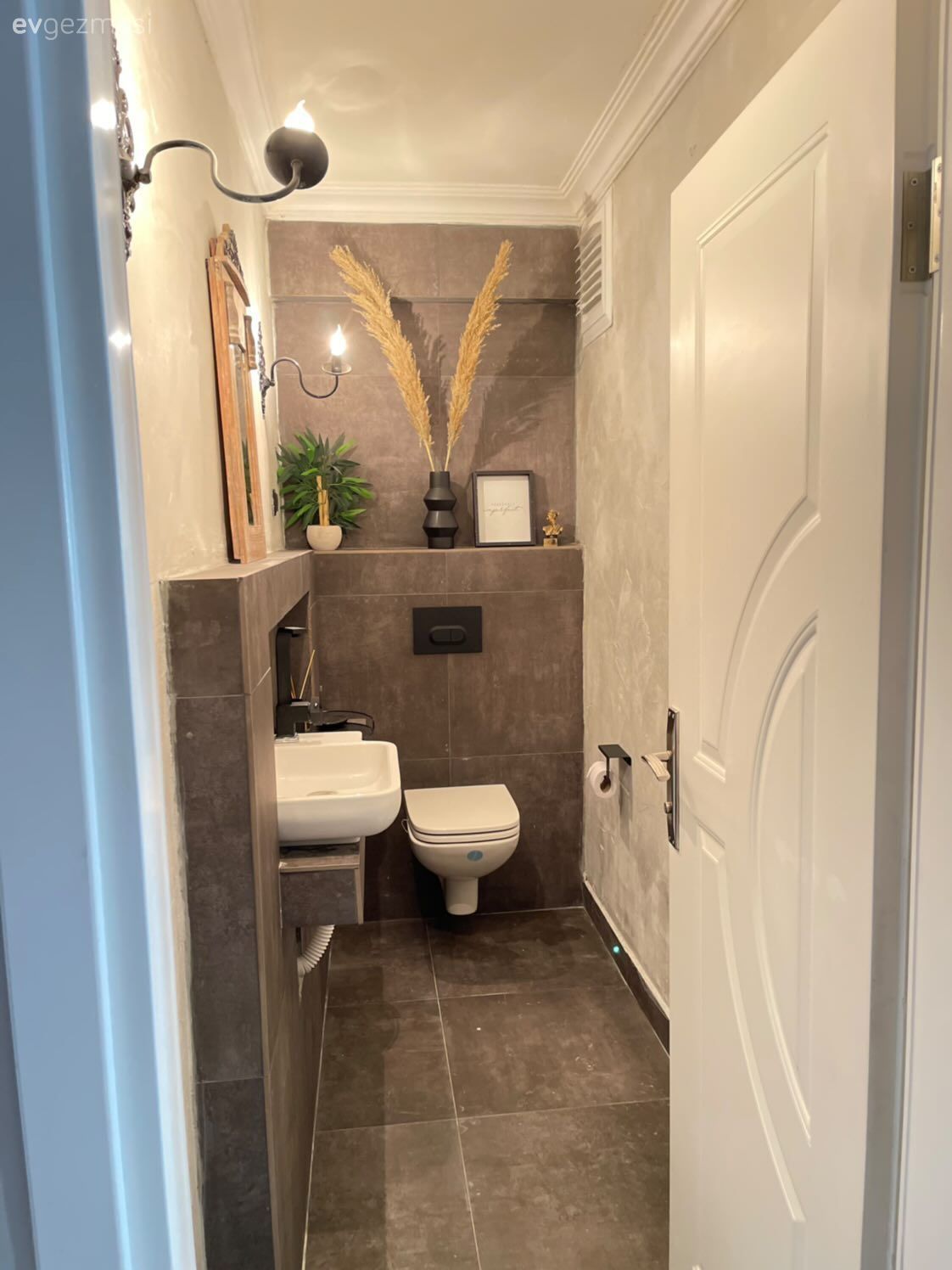 Banyo, Modern banyo, Banyo seramikleri, Beyaz, Vizon, Gri, Banyo nişleri, Banyo aynası, Banyo aksesuarları