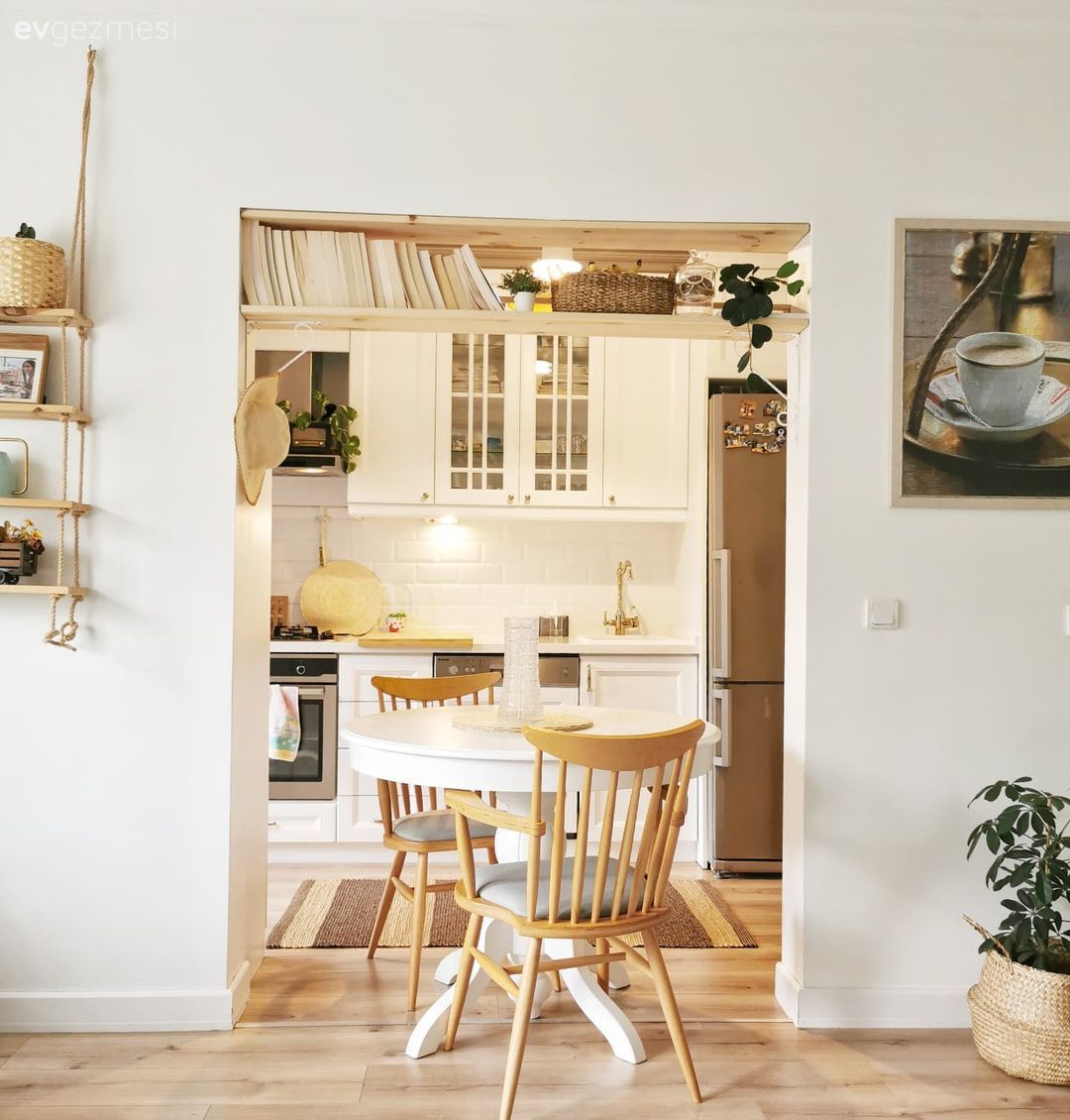 Antre, Beyaz, Ahşap Mobilya, İskandinav, Çerçeve, Saksı, Ev bitkisi, Antre halısı, Duvar dekorasyonu, Hasır avize, Kitaplık