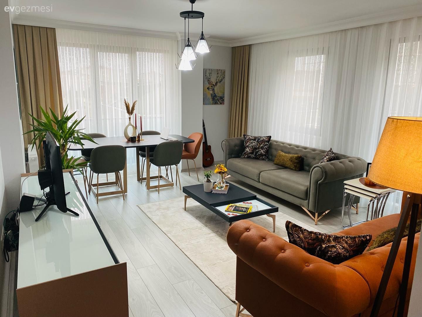 Bu İstanbul Evinde Turuncunun Enerjisi Dekora Hareket Katmış