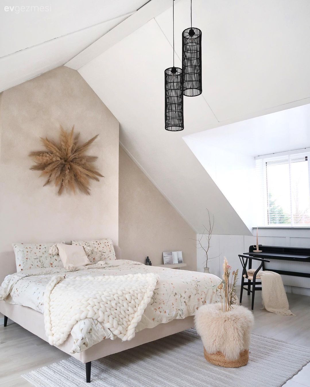 Bu Uyumlu Evde Minimalizm Keyifli Detaylarla Taçlandırılmış