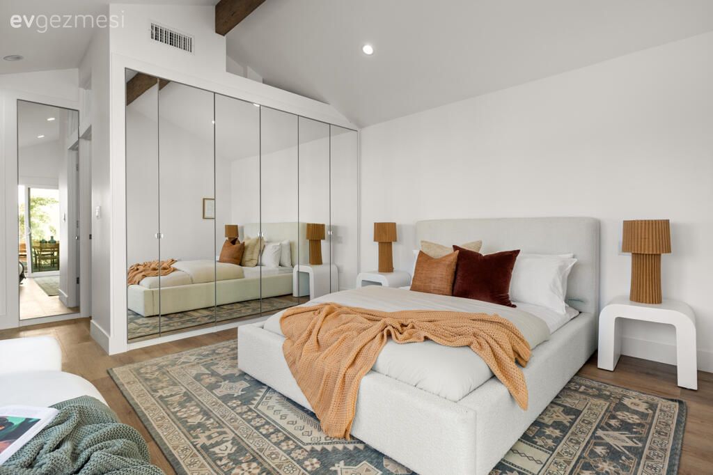 100 M2'lik Bu Mavi Evin İçinde Alkışlanacak Birçok Fikir Var