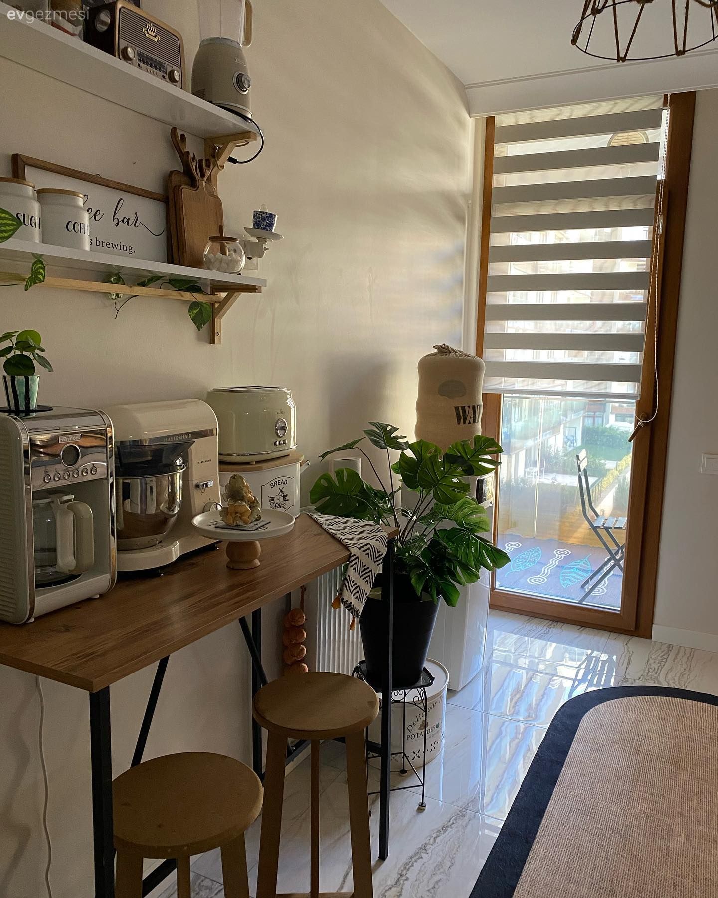 Bu İstanbul Evi İçin Hem Renk Hem de Form Kontrastı Önemli