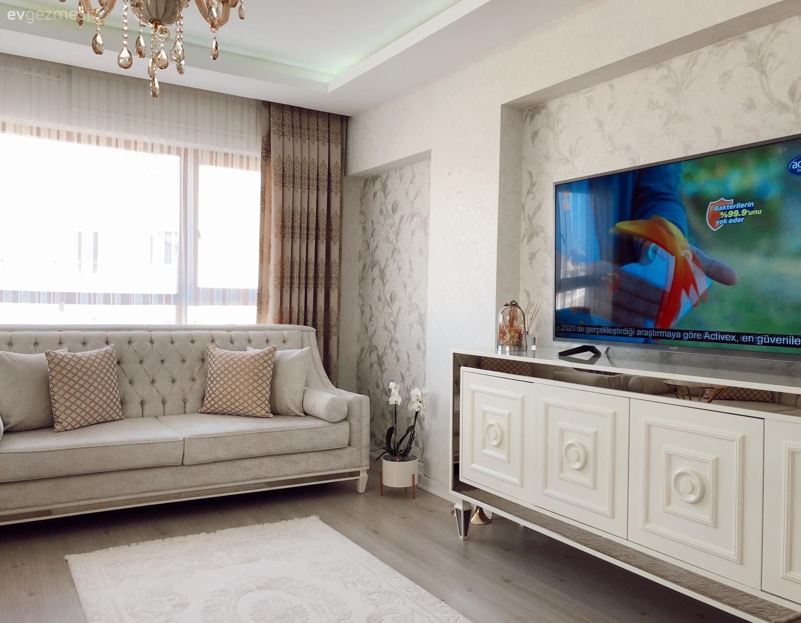 Salon, Krem, Bej, Beyaz, Avize, Aydınlatma, Tv ünitesi, Tv ünitesi aksesuarları, Ev Aksesuar