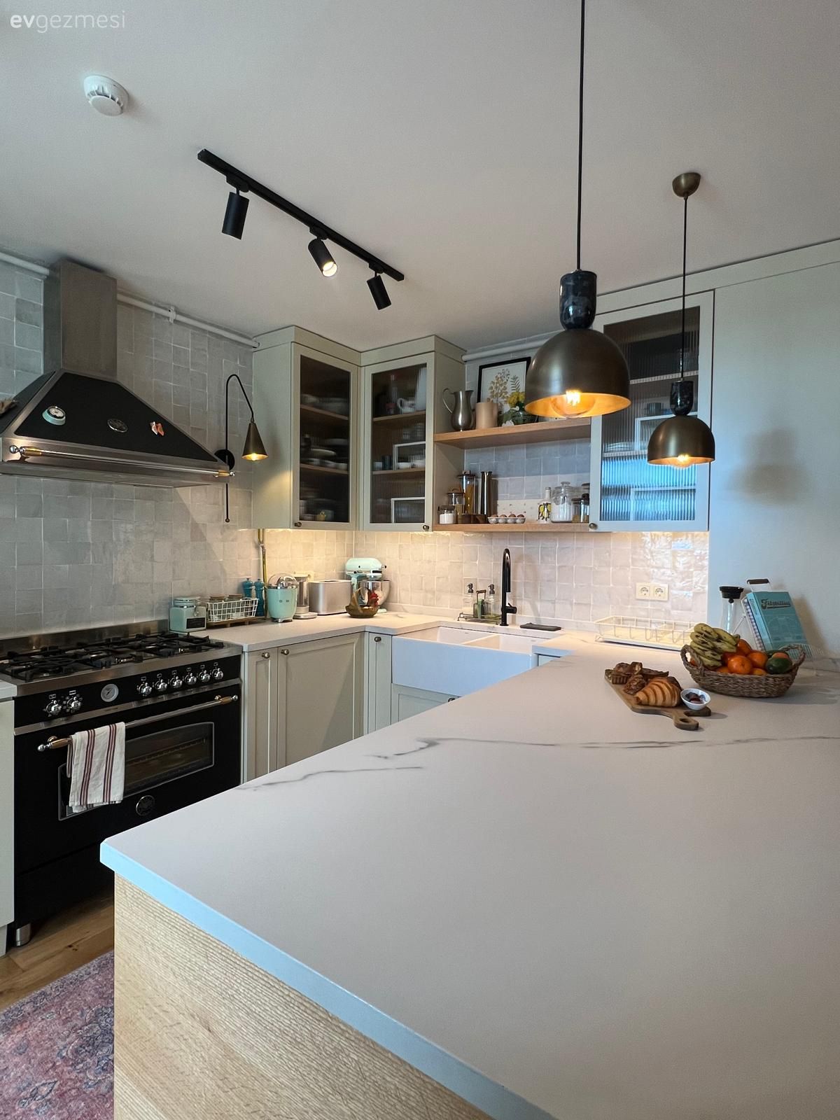 Uskumruköy'deki Bu Evin Mutfağının Büyük Kısmı Eskiden Bahçeymiş!