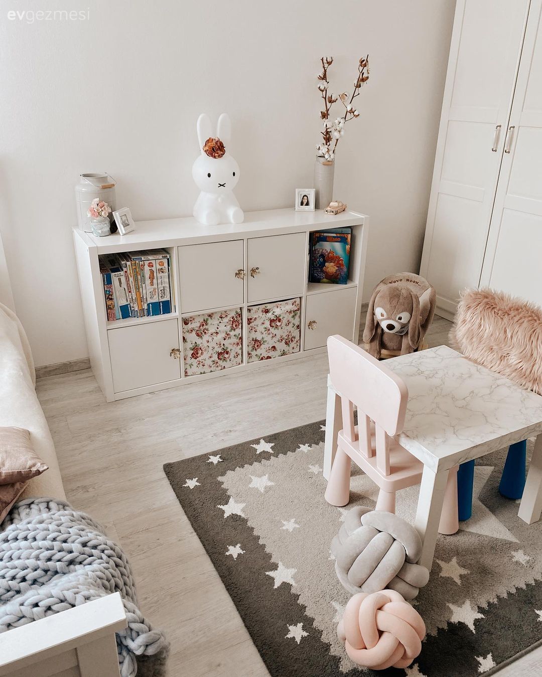 Çocuk Odası, Beyaz, Gri, Pudra pembe, Şifonyer, Yatak Odası, Çocuk odası çalışma masası, Çocuk odası halısı