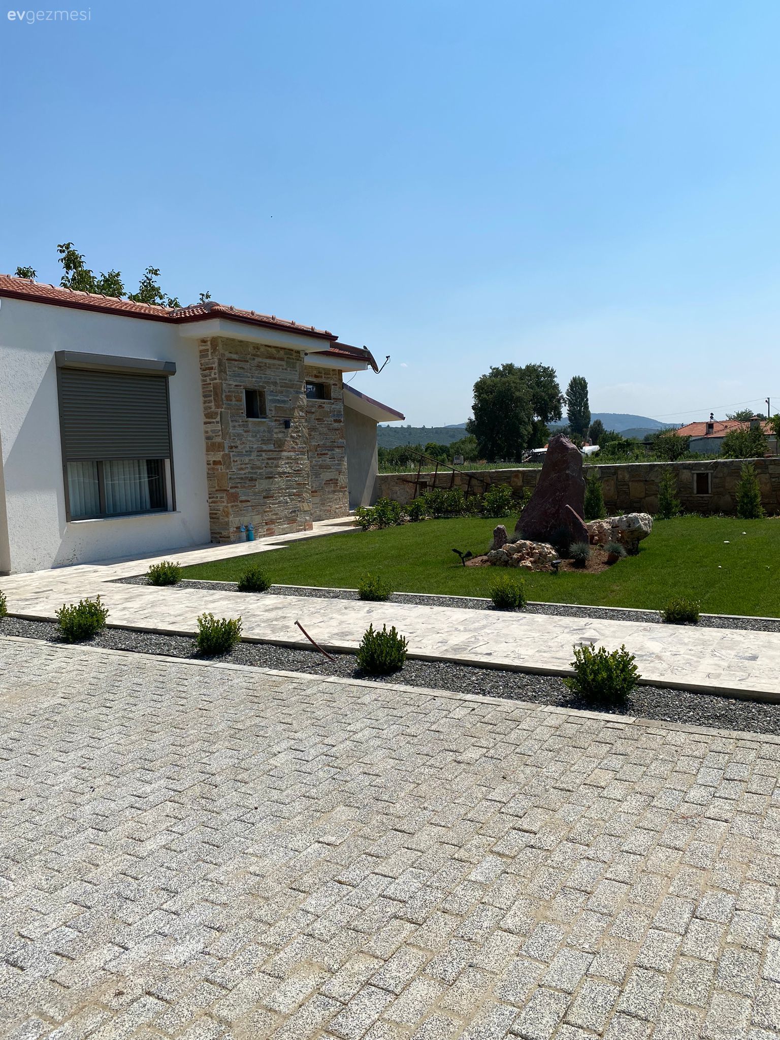 Muğla'daki 100 M2'lik Bu Köy Evinin İçi Beton Dışı Taş!