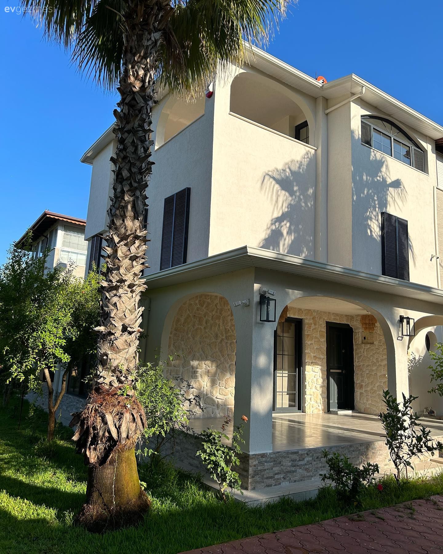 Müstakil Ev, Bahçe, Dış cephe