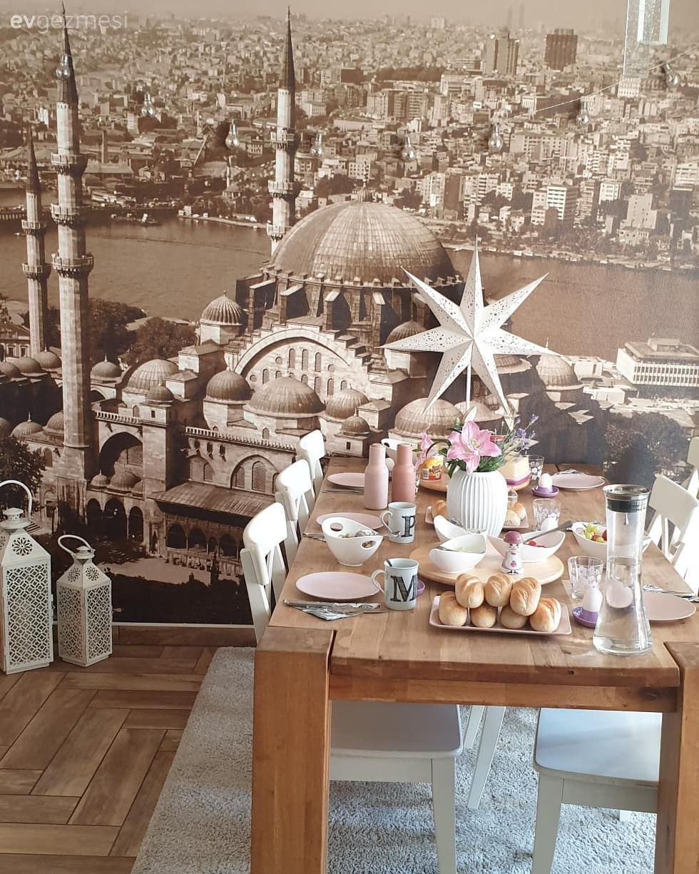 Yemek Odası, Duvar kağıdı, Duvar dekorasyonu, Ahşap masa, Yemek masası, Sandalye, Fener, Ev Aksesuar, Halı