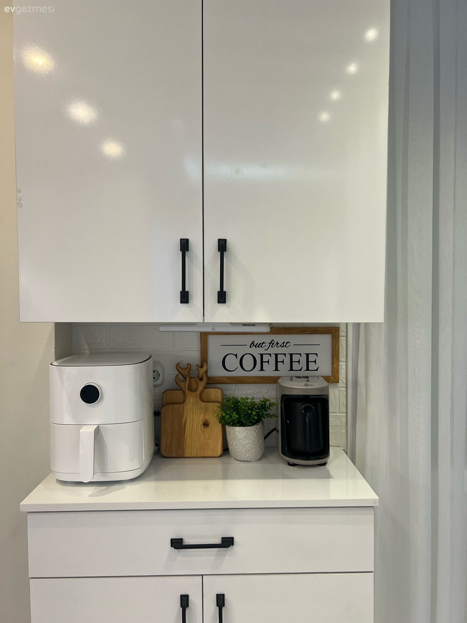 Kahve köşesi, Beyaz