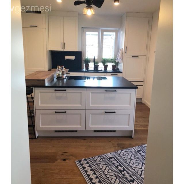 Mutfak, Beyaz, Siyah, Ada mutfak, Parke, Mutfak halısı, Mutfak Avize Modelleri