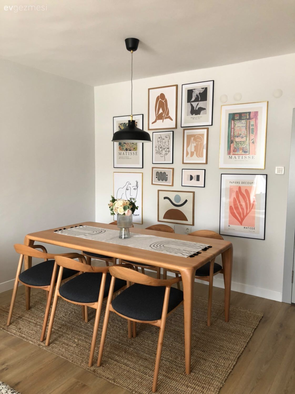 Yemek Odası, Ahşap Mobilya, Modern, Sandalye, Yemek masası, Tablo, Duvar dekorasyonu, Çerçeve, Sarkıt, Aydınlatma, Siyah, Jüt halı, Halı