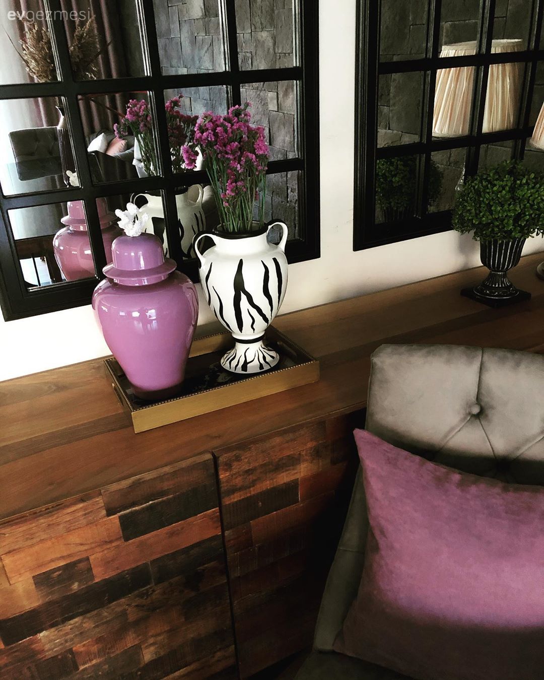 Bu İzmir Evinin İçinde Canlı Renkler Nöbetleşe Çalışıyor!