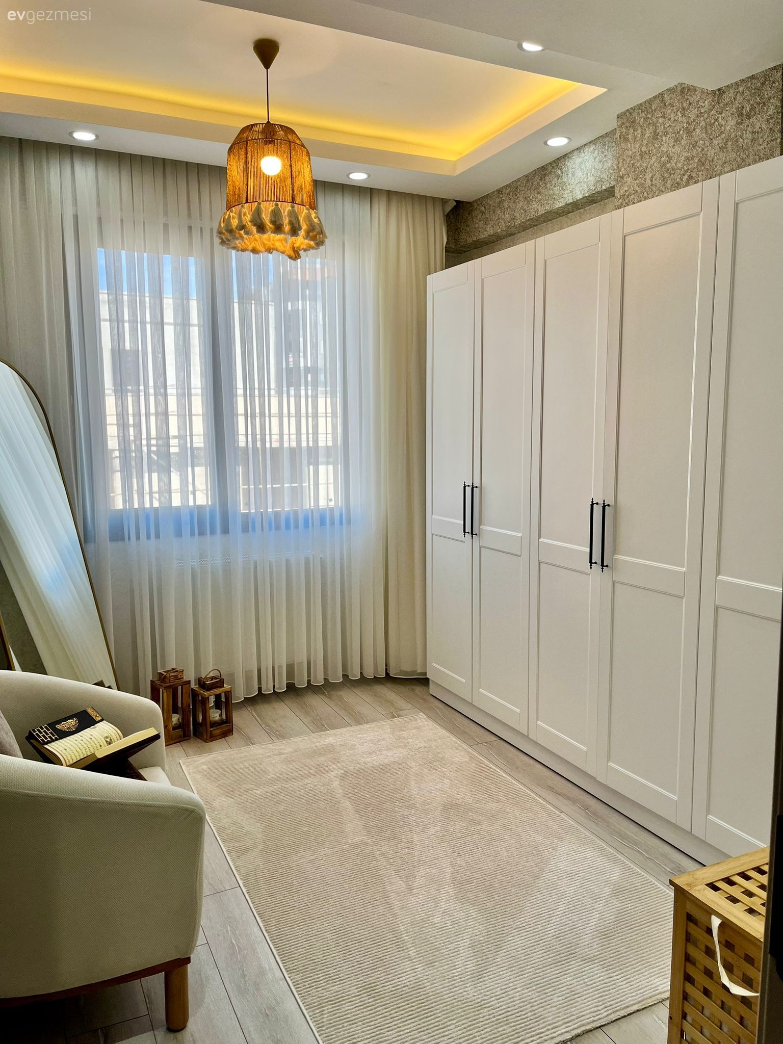 Size İlham Verecek 40+ Giyinme Odası Fikri ve Modeli