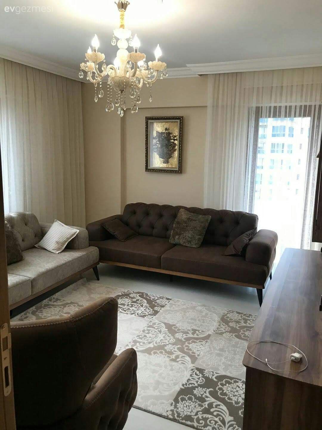 Bu Evde İddialı Renkler Mimari Dokunuşlarla Buluşuyor