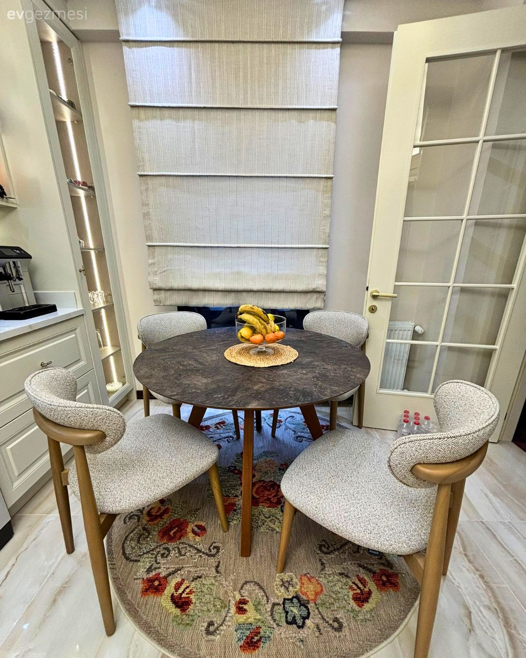 Country, Krem, Bej, Beyaz, Gri, Mutfak sandalyesi, Mutfak masası, Mutfak perdesi, Mutfak halısı, Mutfak, Shaker kapaklı dolaplar, Mutfak aksesuarları, Kapı 