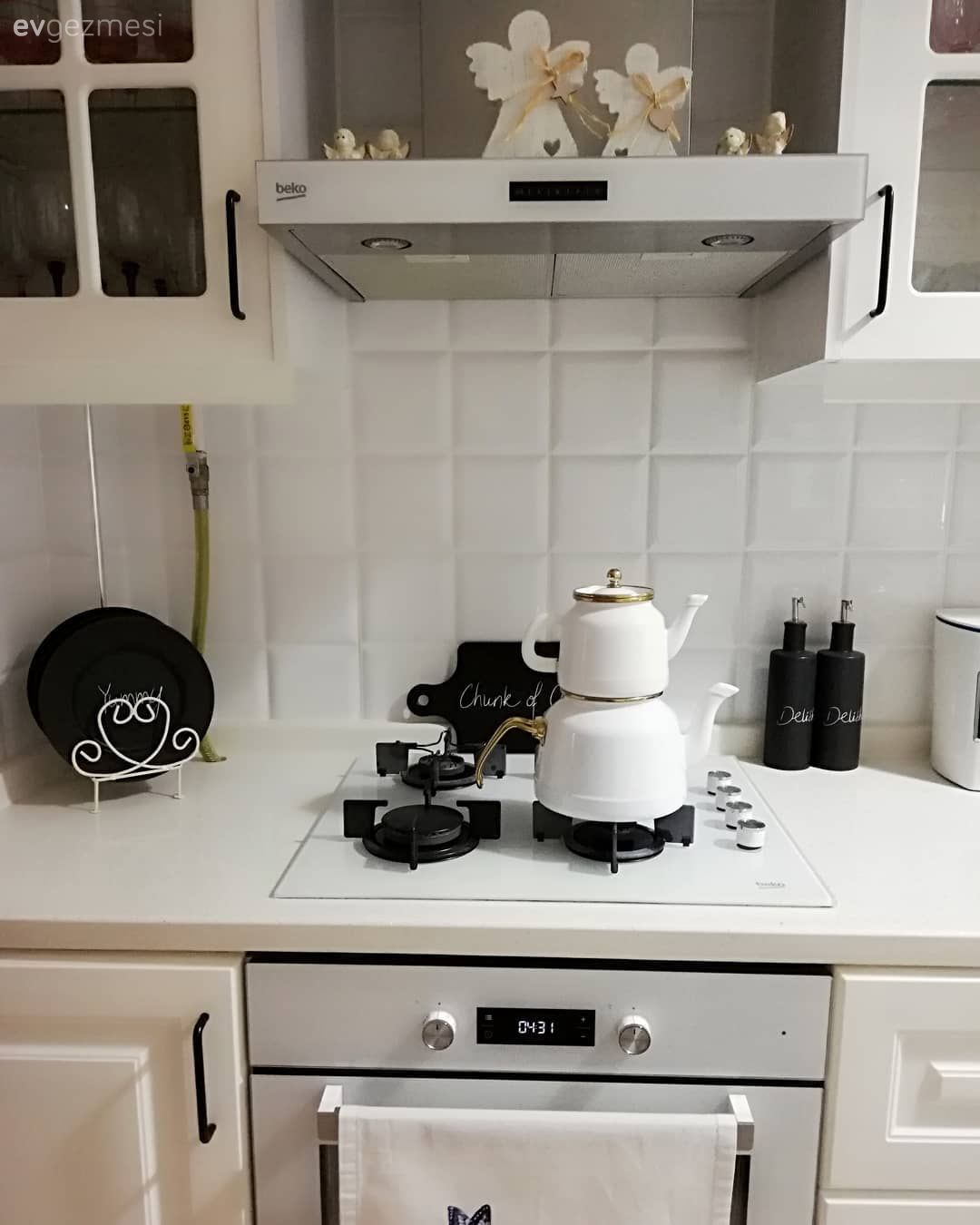 Ev Gezmesi: İzmir'den Konforlu ve Işıltılı Bir Dekor