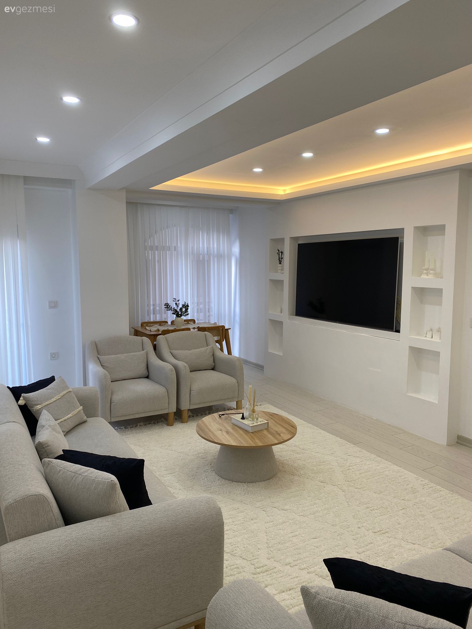 Sadelik Yanlısı Bu Evde Abartının Yeri Kapının Dışı