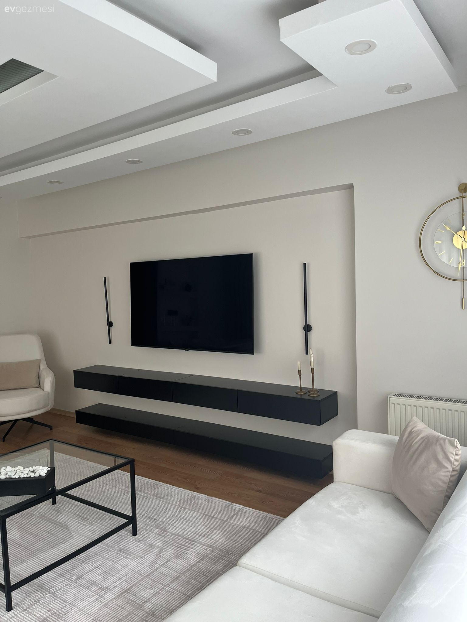 Siyah, Tv ünitesi, Halı, Salon halısı, Koltuk takımı, Cam orta sehpa, Orta sehpa, Berjer