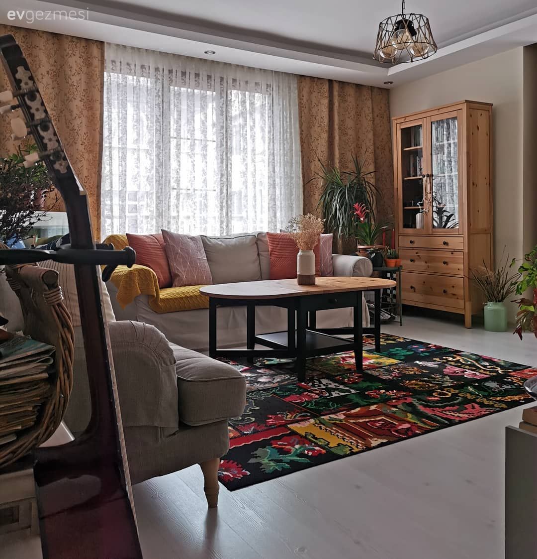 Bu Salon Bütün Renkleriyle Gökkuşağını Selamlıyor