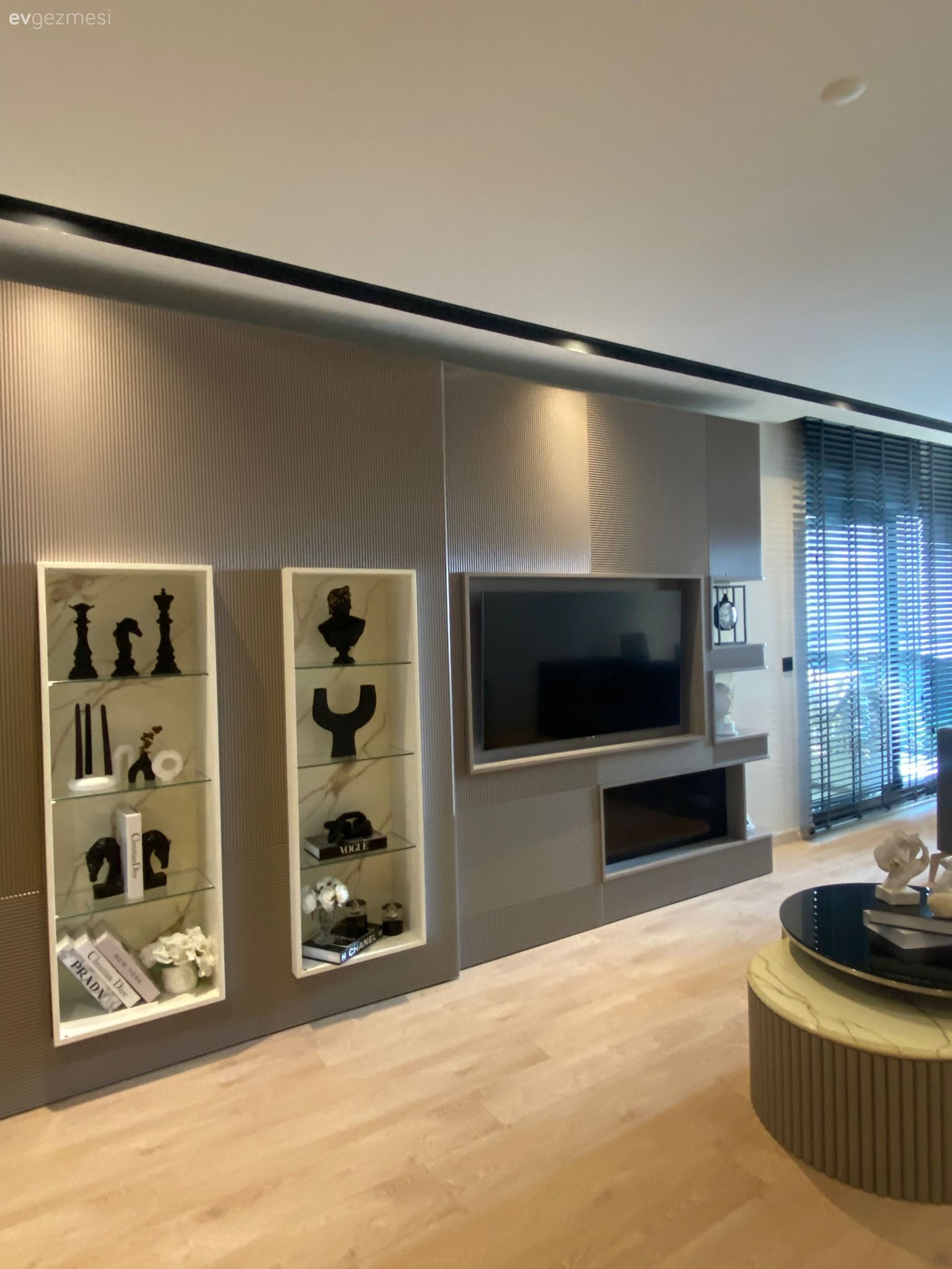 Modern Esintili Bu Bursa Evinin Göz Bebeği Koyu Tonlar!