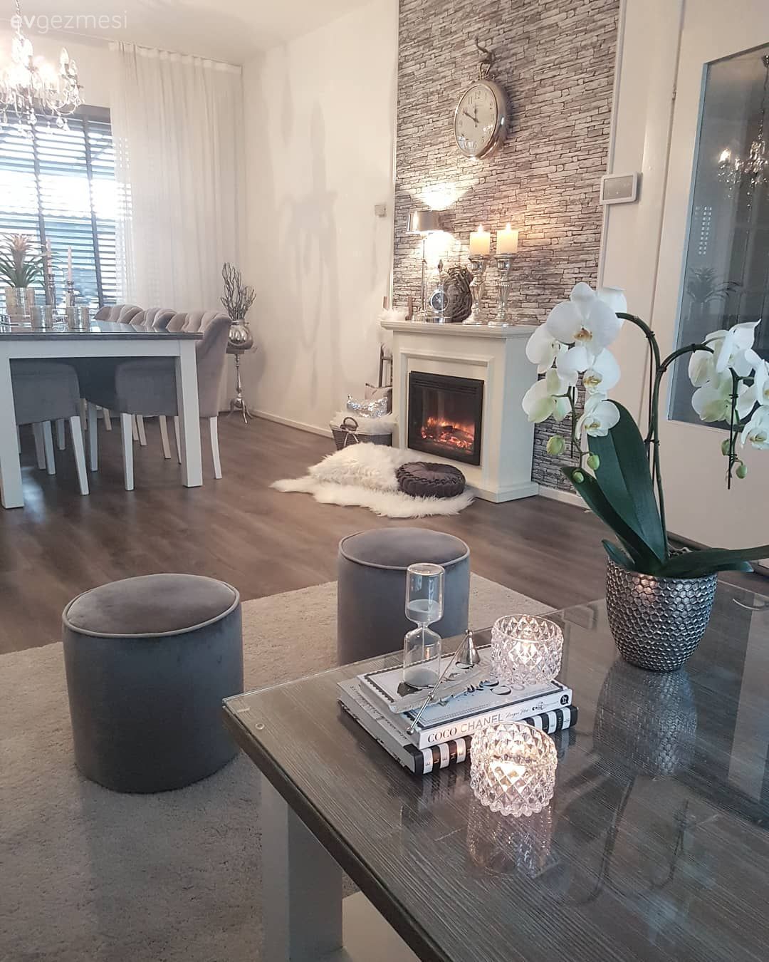 Bu Ev Sakinlikle Işıltıyı Aynı Ortamda Buluşturmayı İyi Biliyor!