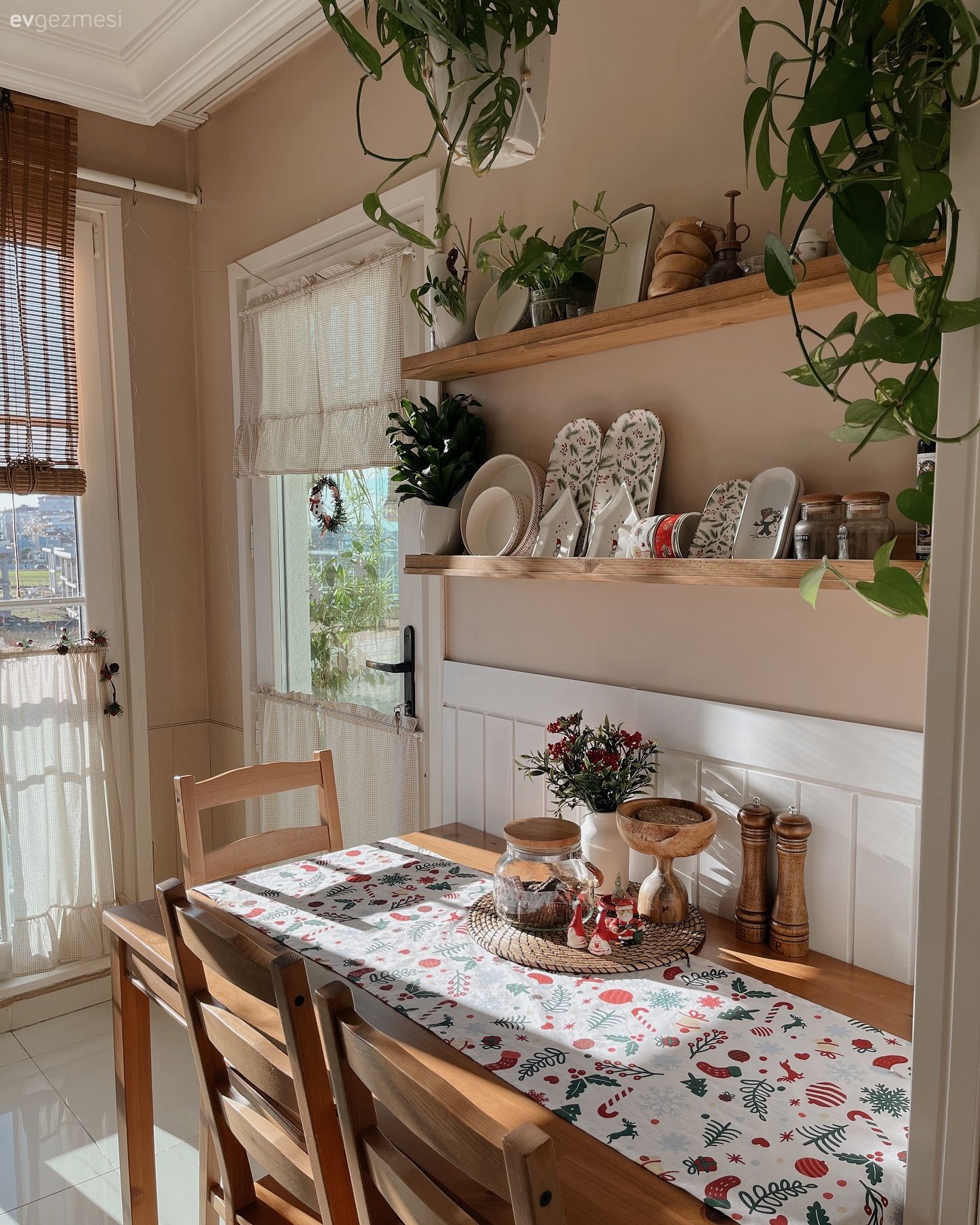 Bu Country Mutfakta Detaylar Samimi ve İlgi Çekici