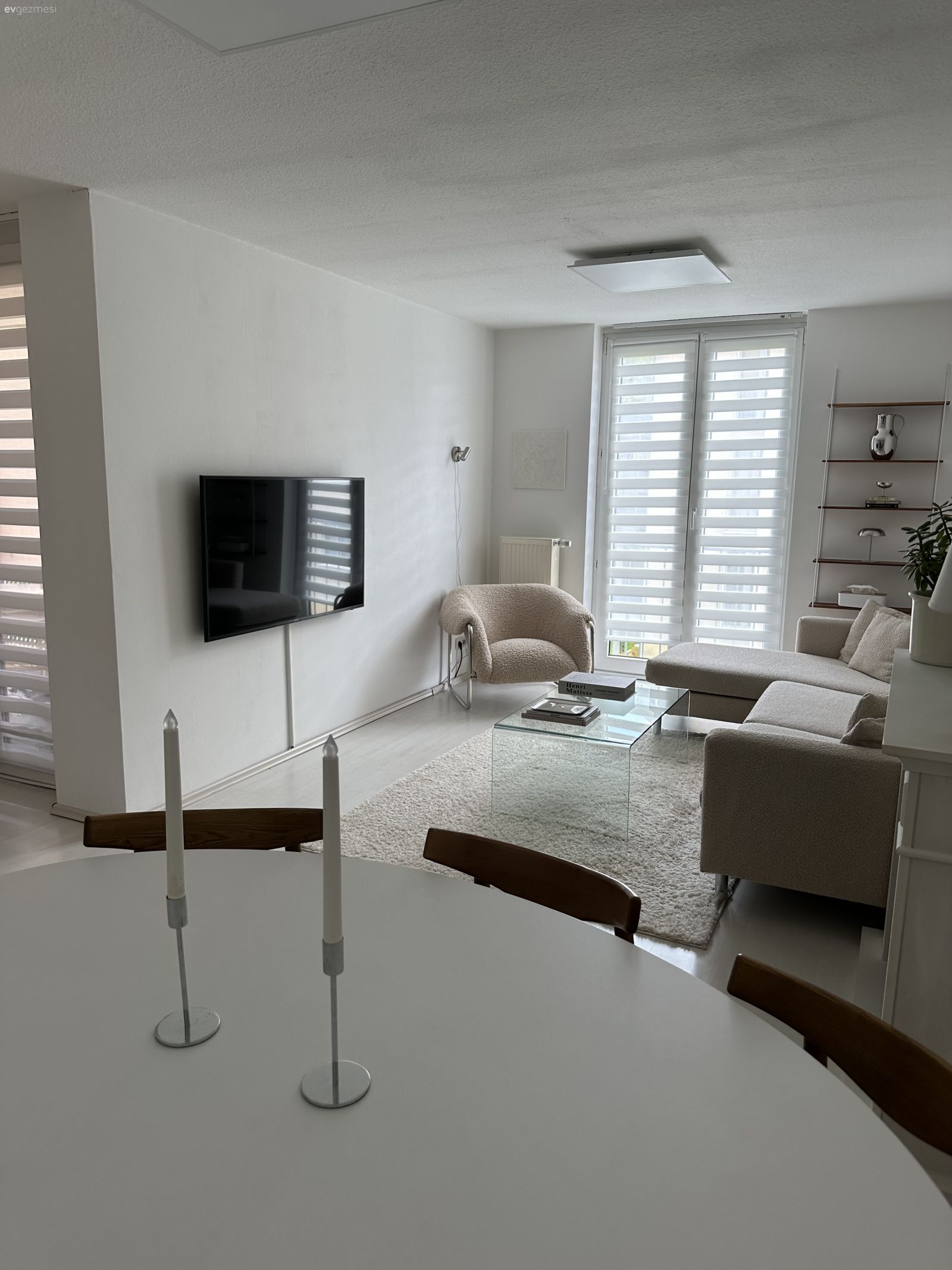 Yuvarlak Masanın Etkisiyle Daha Samimi Görünen İskandinav Bir Dekor!