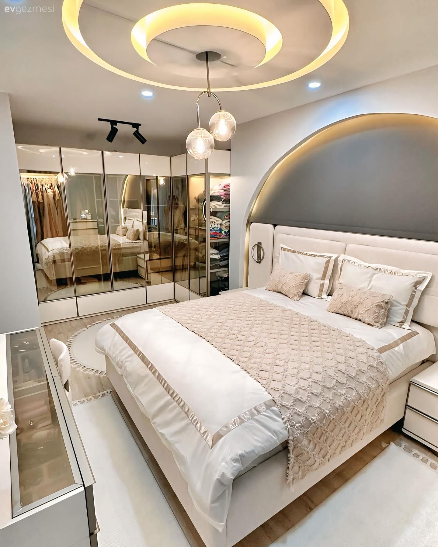 Art Dekoyu Seven Bu Yatak Odası Kalıpların Dışına Çıkmış!