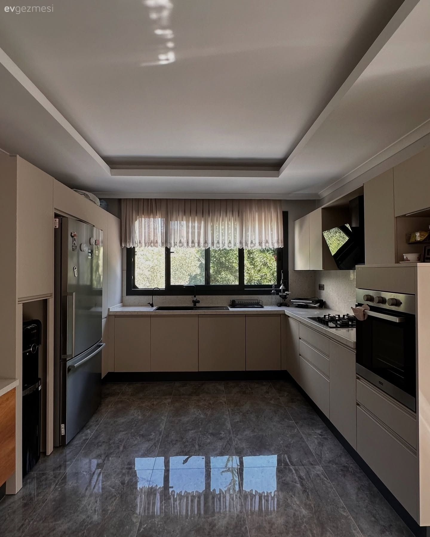 Açık Konsept Bu Mutfağın Modern Tarzına Country Detaylar Karışmış