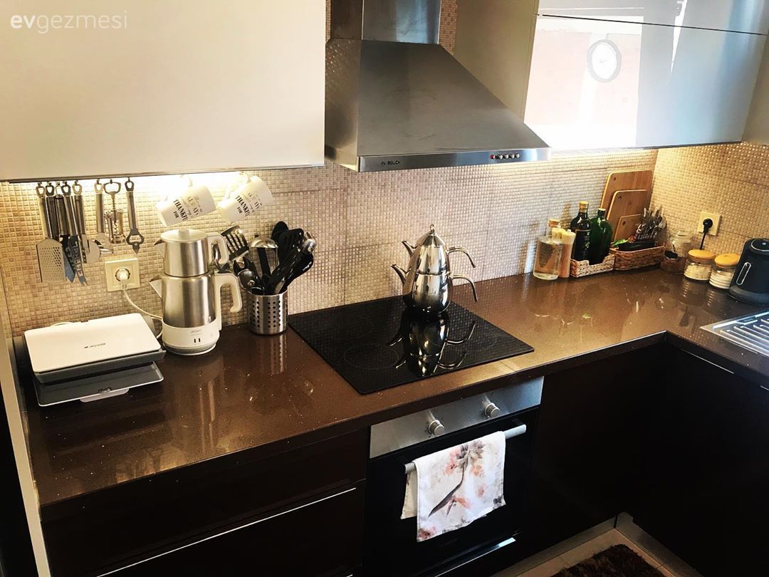 Mutfak, Kulpsuz mutfak dolabı, Siyah tezgah, Mutfak tezgahı, Mutfak tezgah arası, Ankastre, Davlumbaz