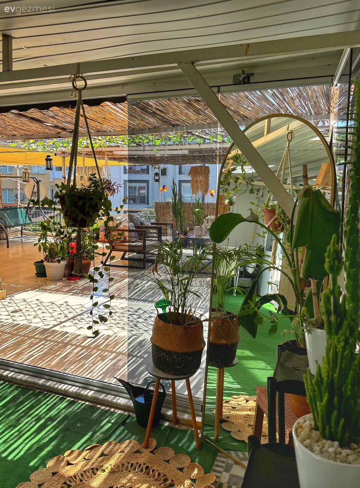 Apartmana Bağlı Bu Antalya Terasında Bali Esintileri Hakim