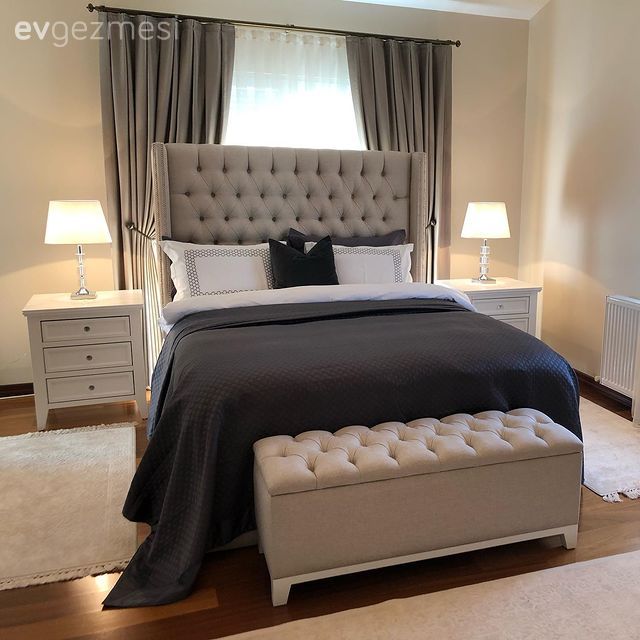 Yatak Odası, Modern, Gri, Antrasit  , Bej, Kapitone, Kapitone yatak başlığı, Fon perde, Perde, Tül perde, Yatak başlığı, Yatak örtüsü, Komodin, Abajur, Aydınlatma, Halı, Yatak odası halısı