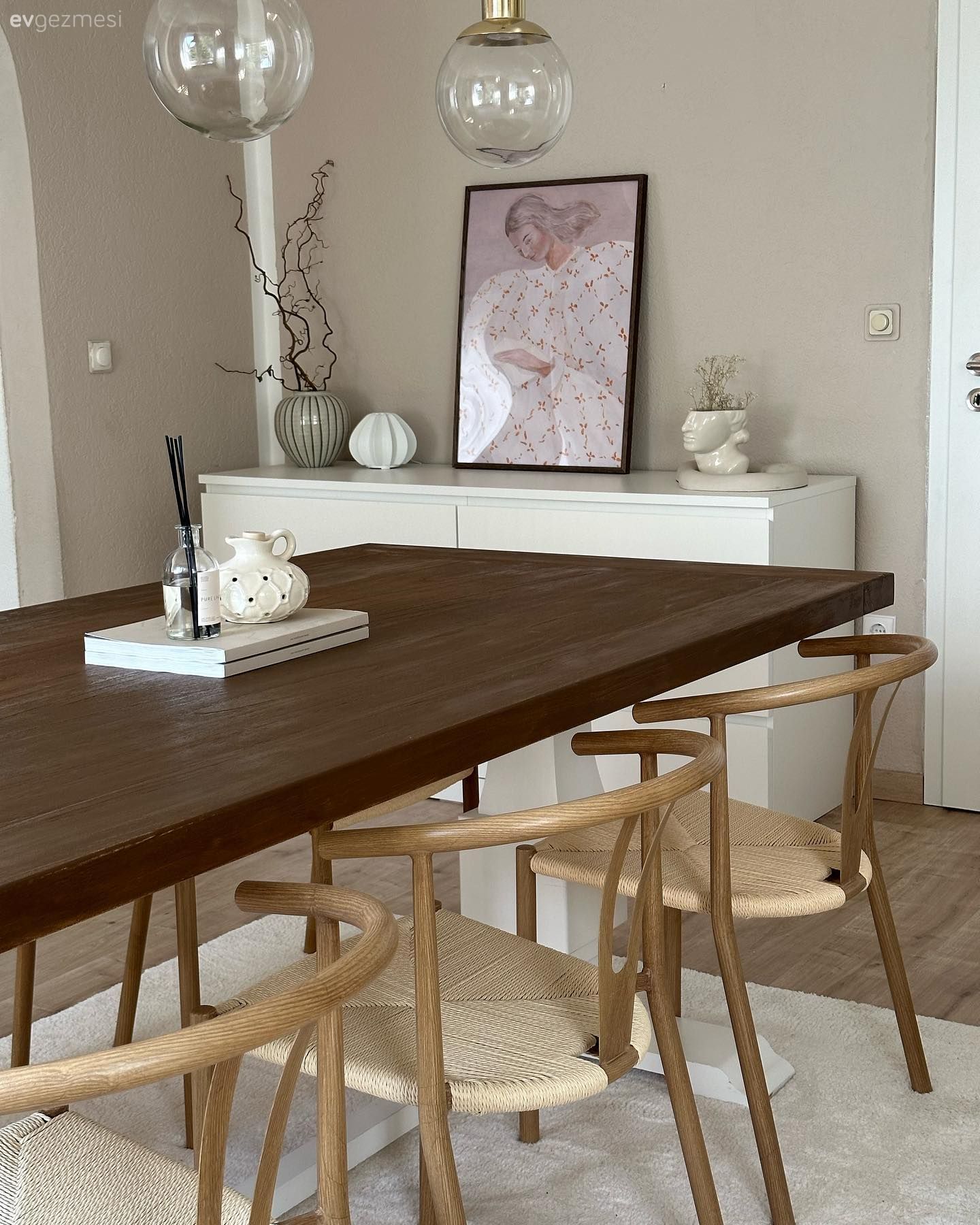 Ahşaplarla Sıcaklık Kazanan Bu Evde Bej Renginin Yeri Ayrı!