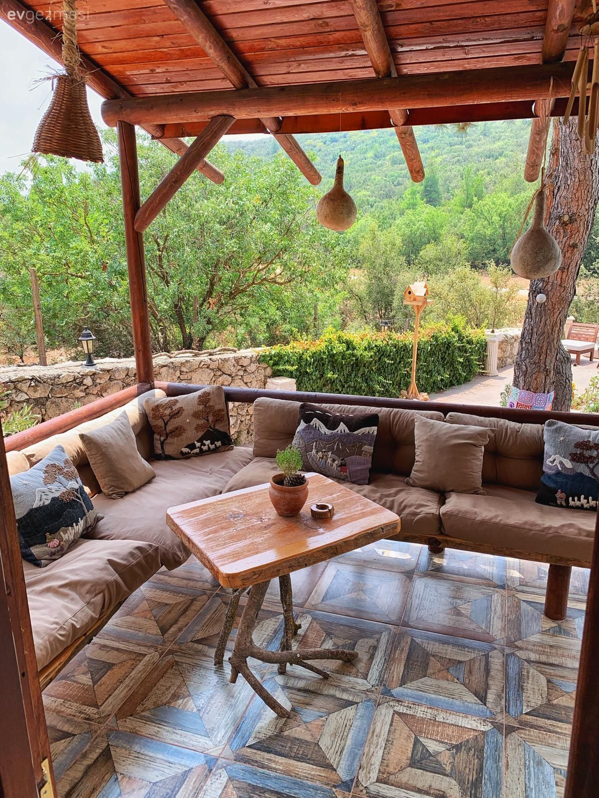 40 Yıllık Bu Taş Evde Tüm Detaylar Dantel Gibi İşlenmiş!