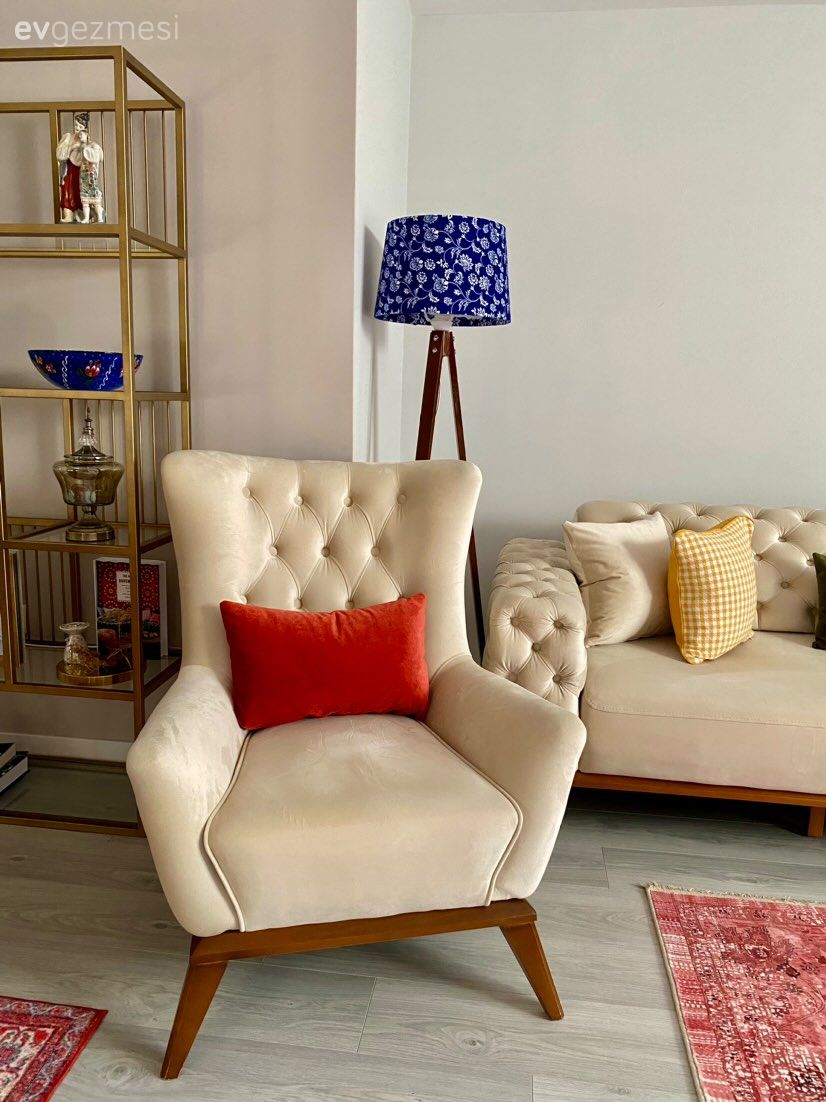 Salon, Krem, Bej, Beyaz, Lambader, Aydınlatma, Kırlent, Ev tekstili, Halı, Salon halısı, Dekoratif Objeler, Mavi, Parlament mavisi, Berjer, Modern chesterfield