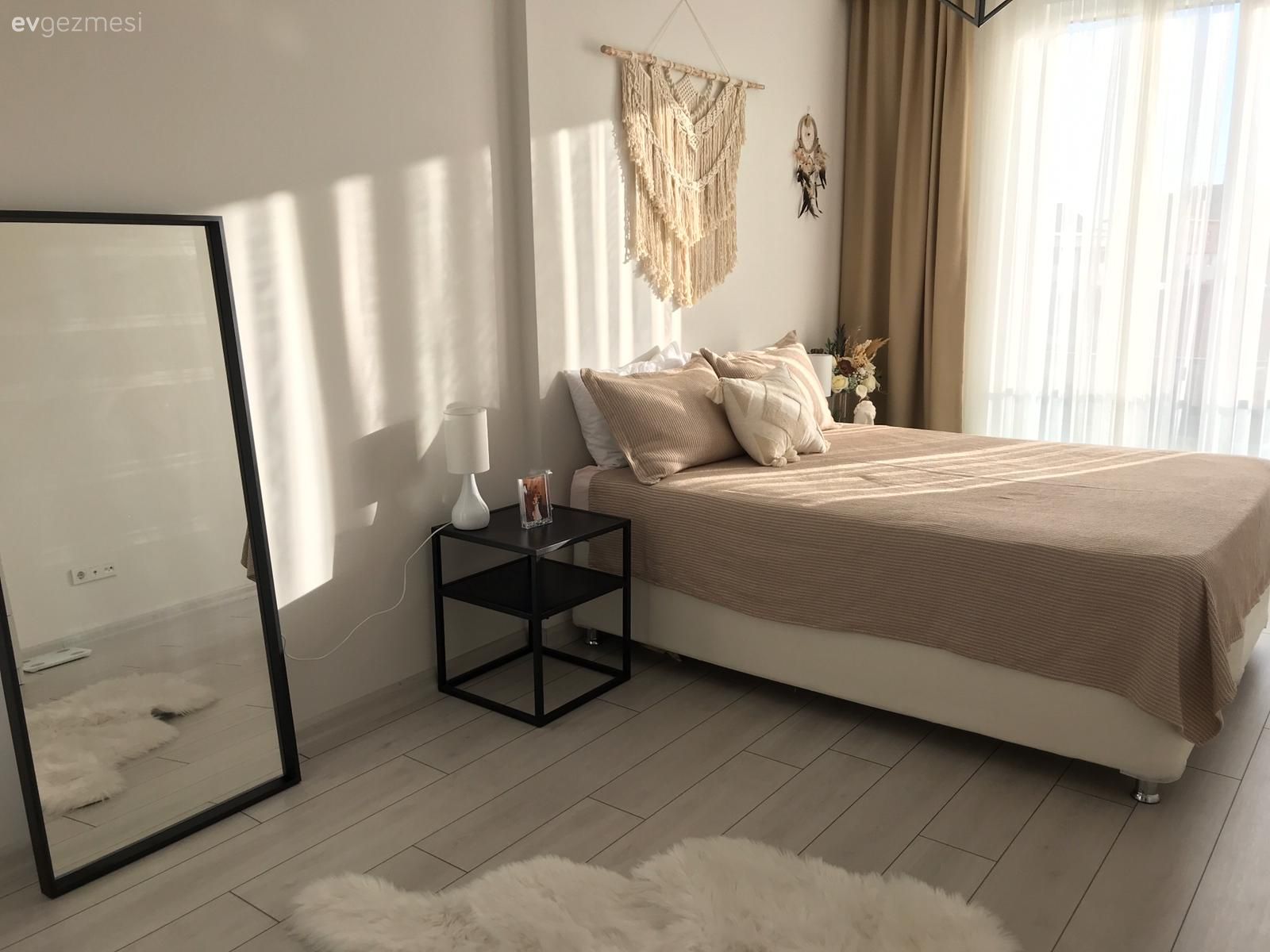 Yatak Odası, Beyaz, Krem, Vizon, Fon perde, Perde, Tül perde, Boy aynası, Ayna, Makrome