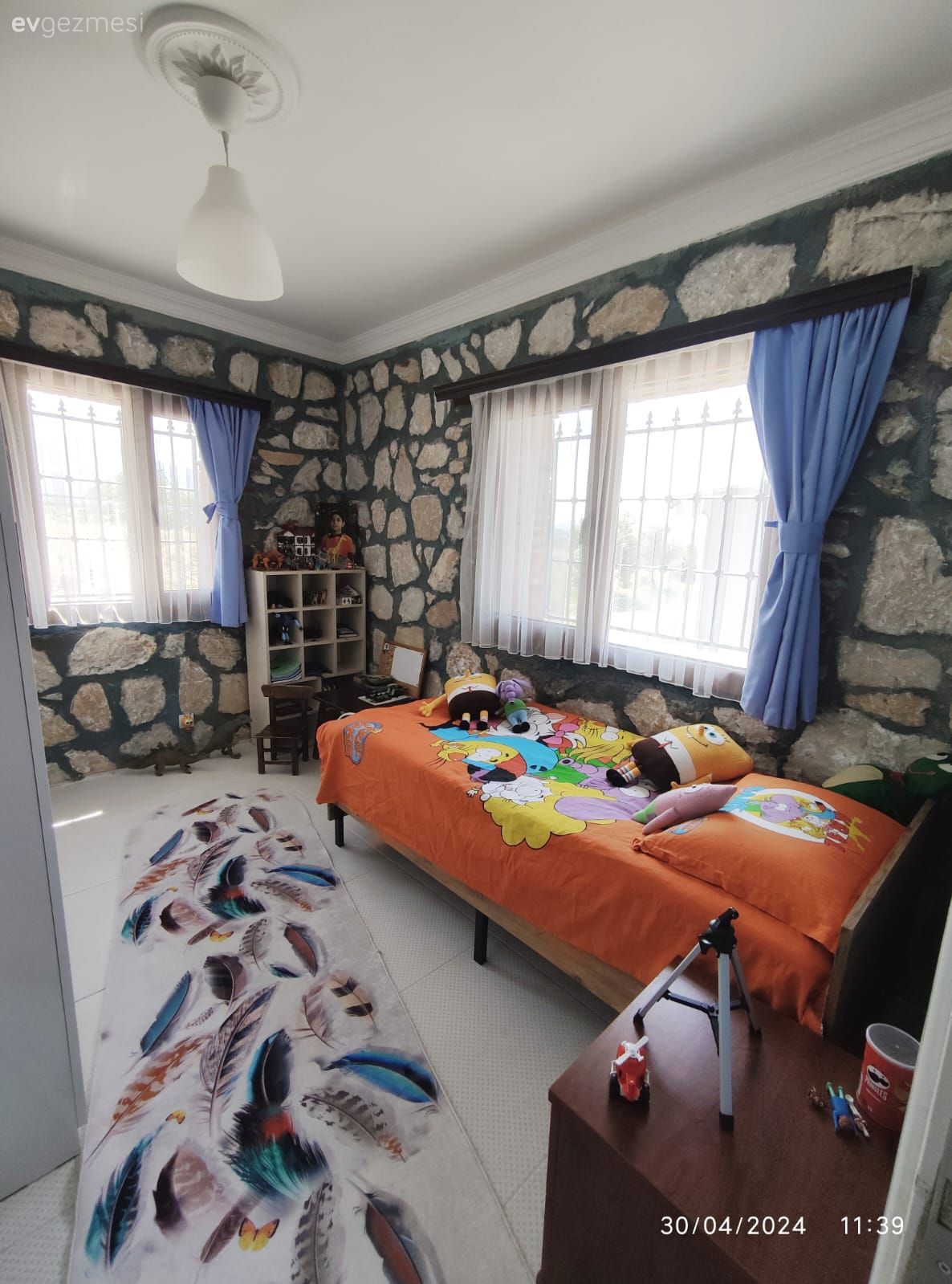 Müstakil Ev Hikâyeleri: Köy Havasını İçine Çeken Rustik Taş Ev!