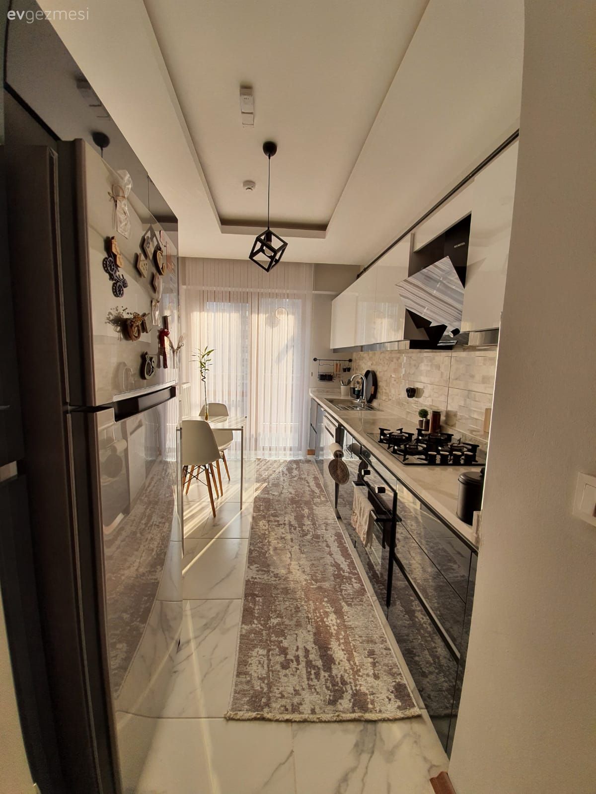 Bu Evde Modern Stil Natürel Detaylarla Sıcaklık Kazanmış!