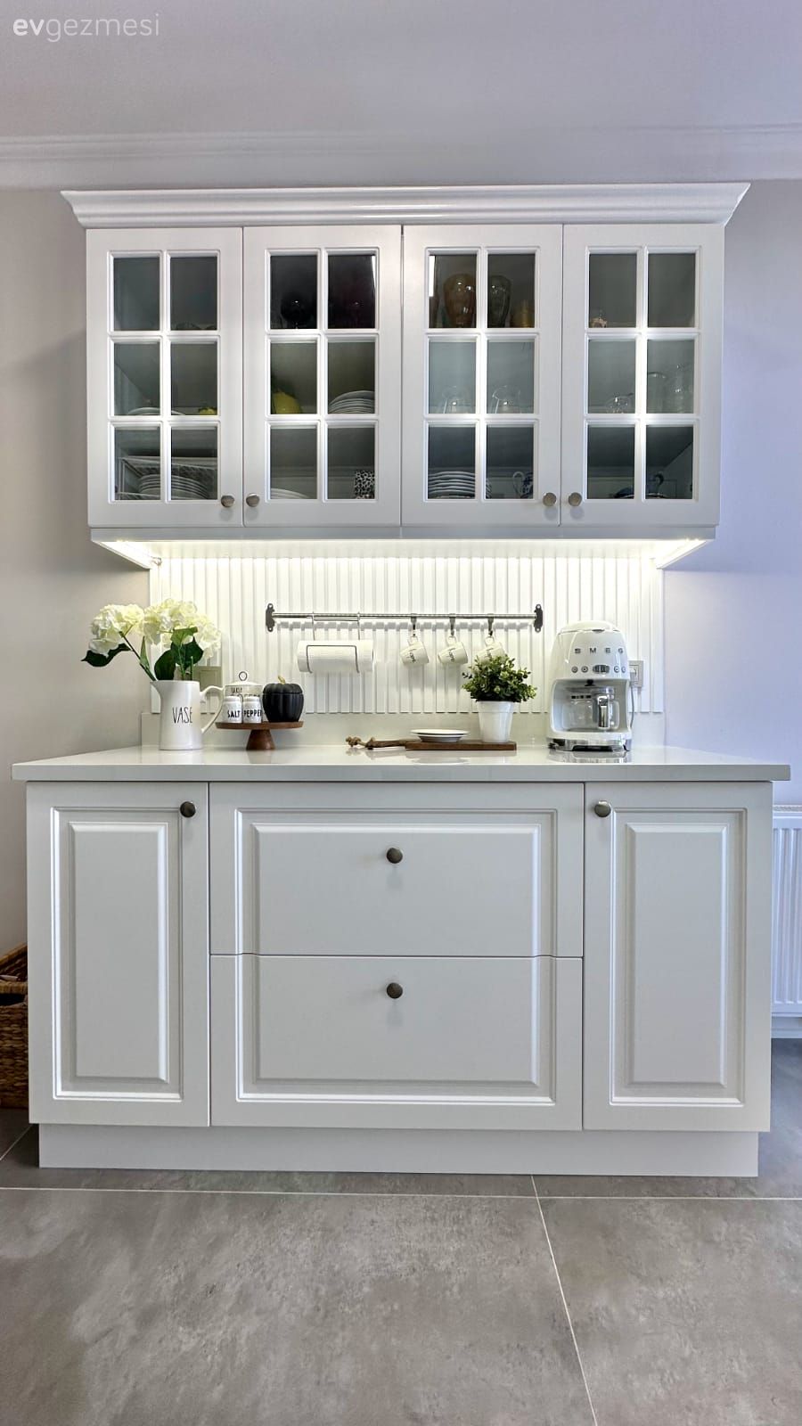 Mutfak, Country, Beyaz mutfak, Shaker kapaklı dolaplar, Kahve köşesi, Mutfak aksesuarları
